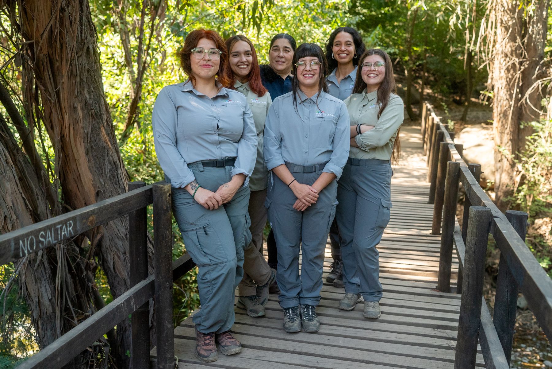Mujeres guardaparques se abren camino en la precordillera Metropolitana: La historia de 5 de ellas